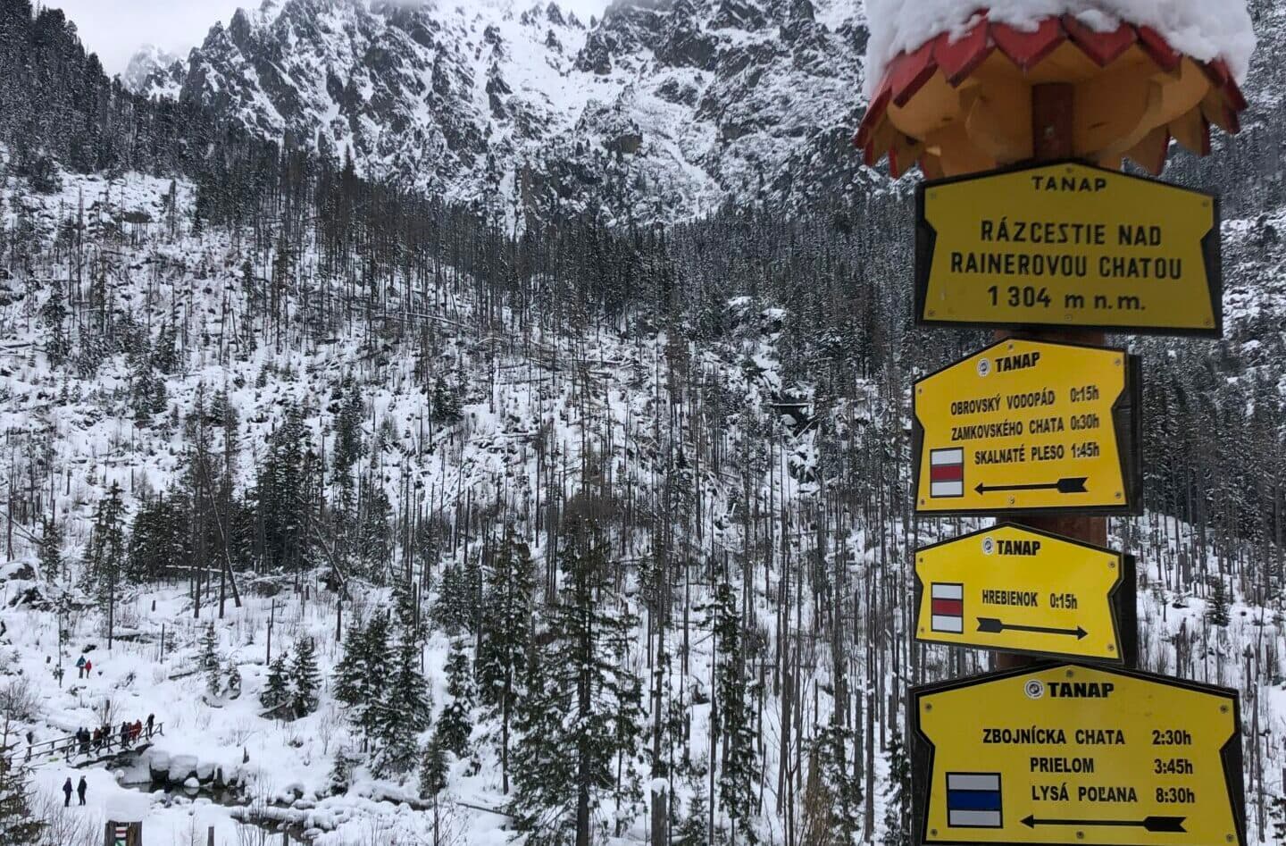 Betlehem zo snehu pri Rainerovej chate už stojí (FOTO)