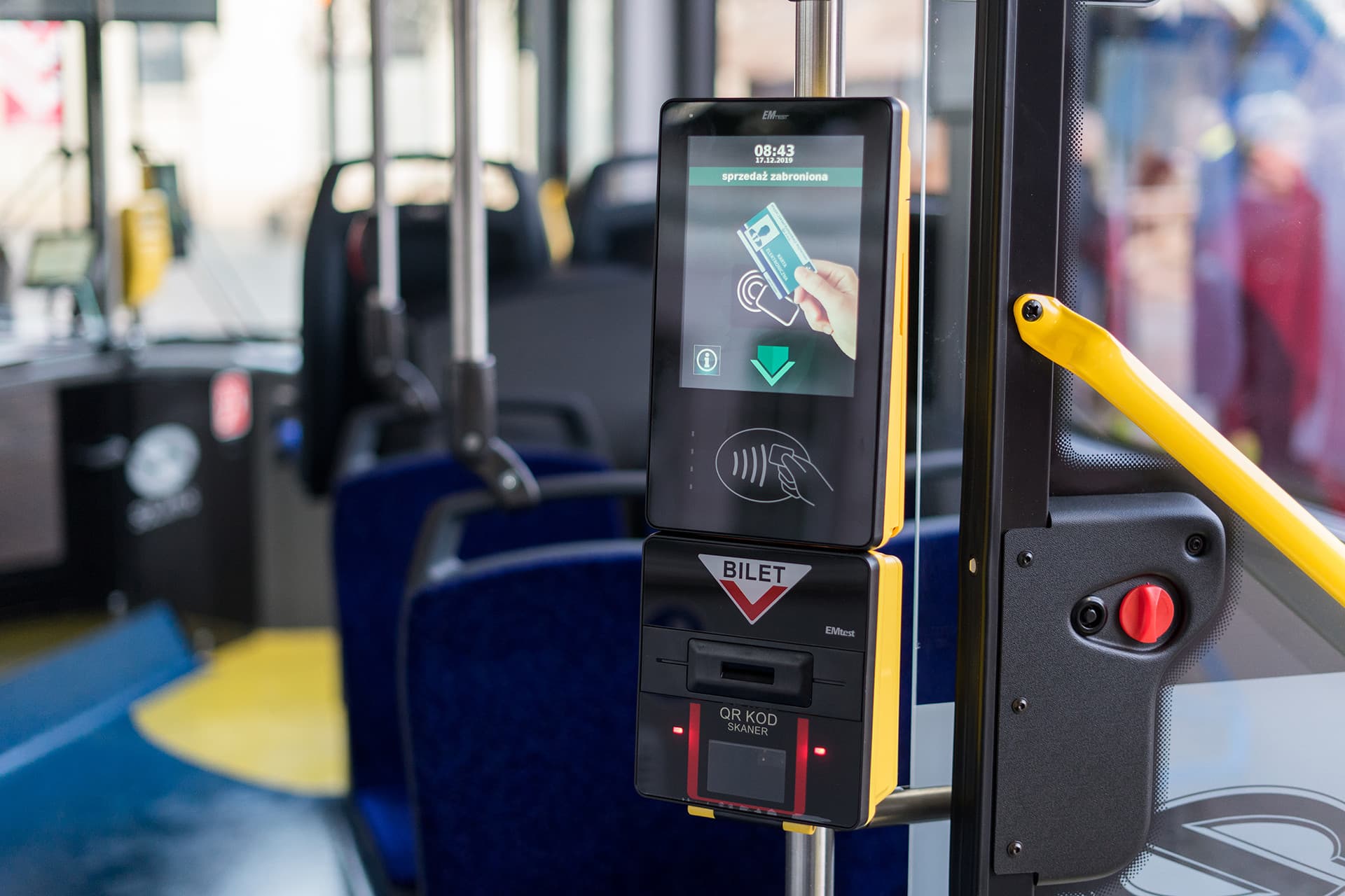 Za lístky na MHD je možné platiť bezkontaktne už v každom autobuse a trolejbuse