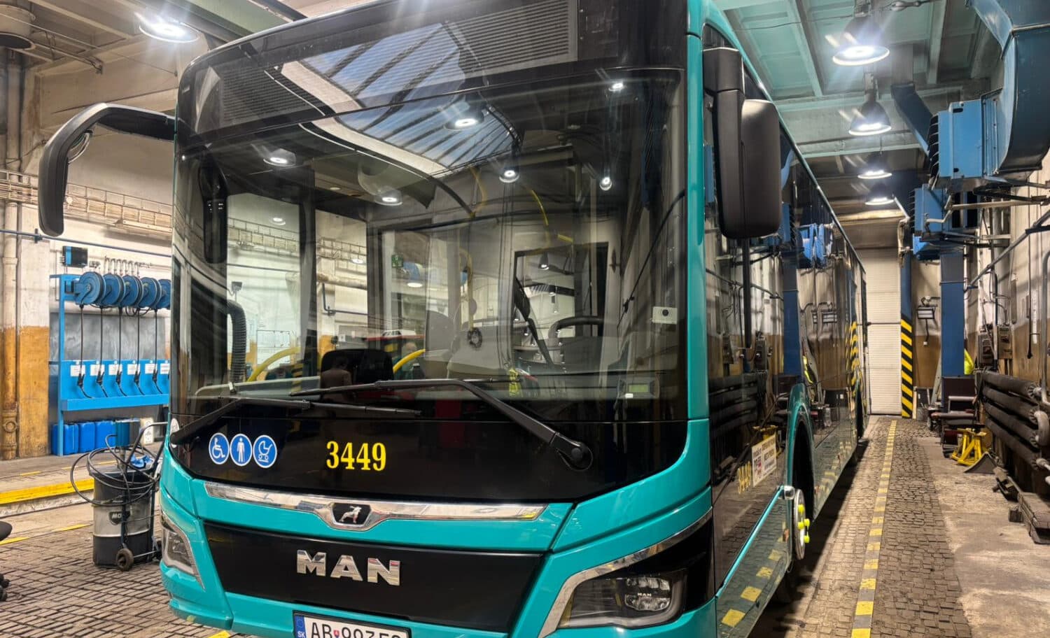 Do flotily DPMP pribudlo 5 mestských autobusov MAN