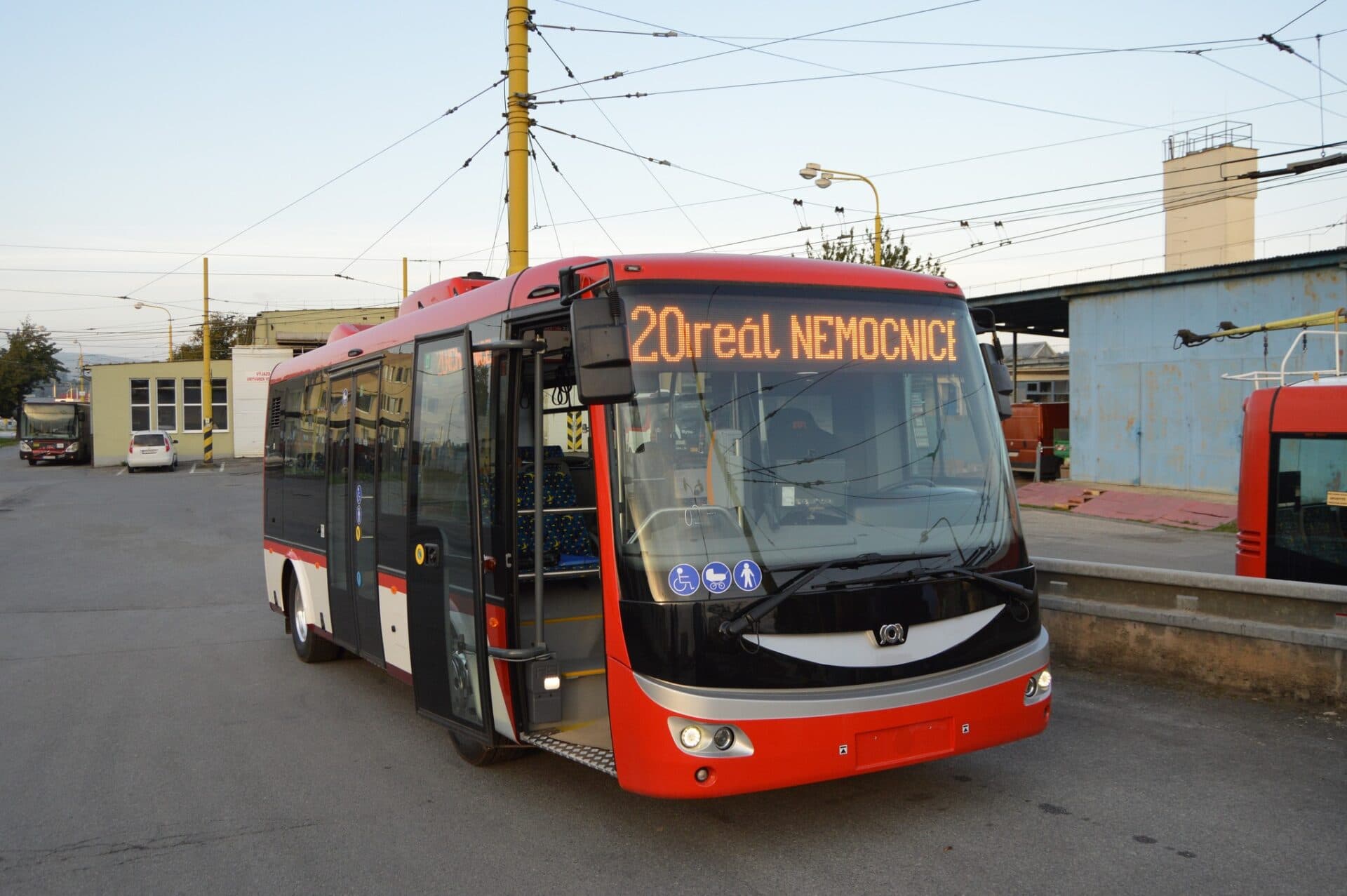 Dopravný podnik pre nedostatok autobusov vynechal spoje na troch linkách