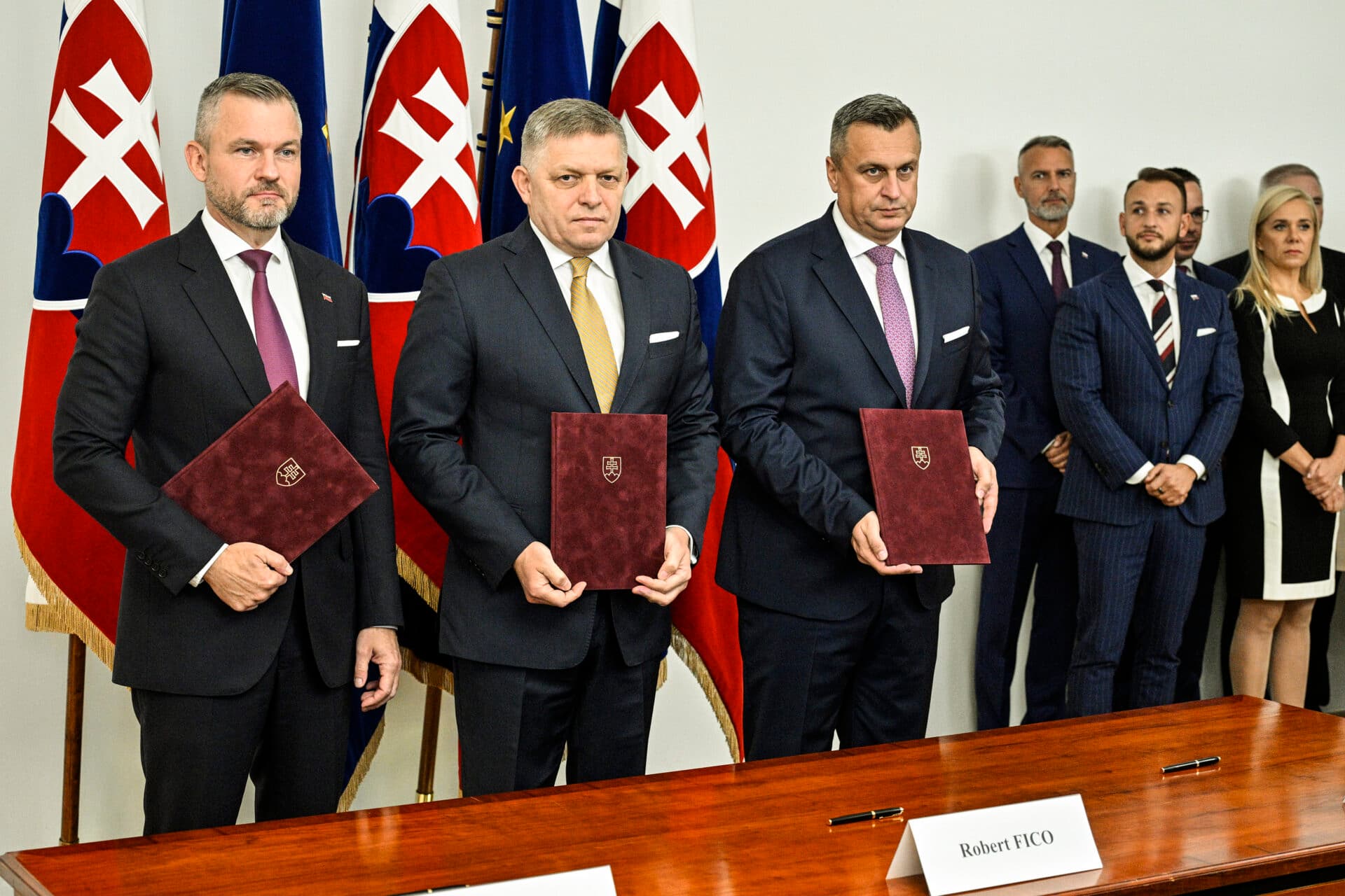 Strany Smer-SD, Hlas-SD a SNS podpísali Koaličnú zmluvu
