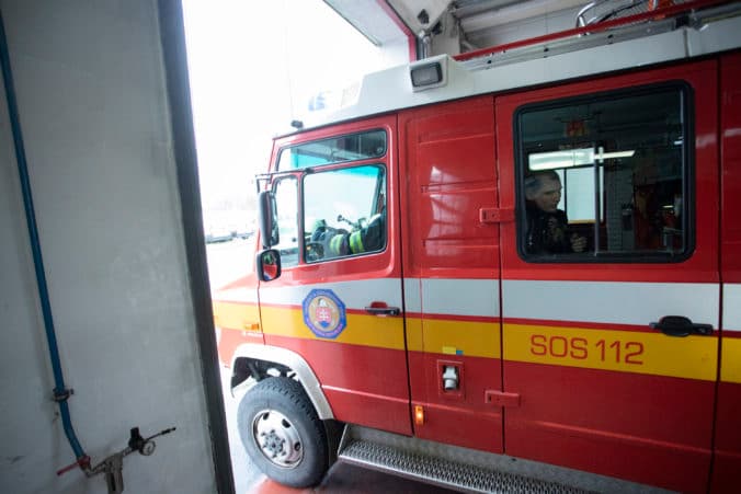 Požiar domu, kontajnerov či zaseknutý výťah. Hasiči mali počas Silvestra NÁROČNEJŠIU službu