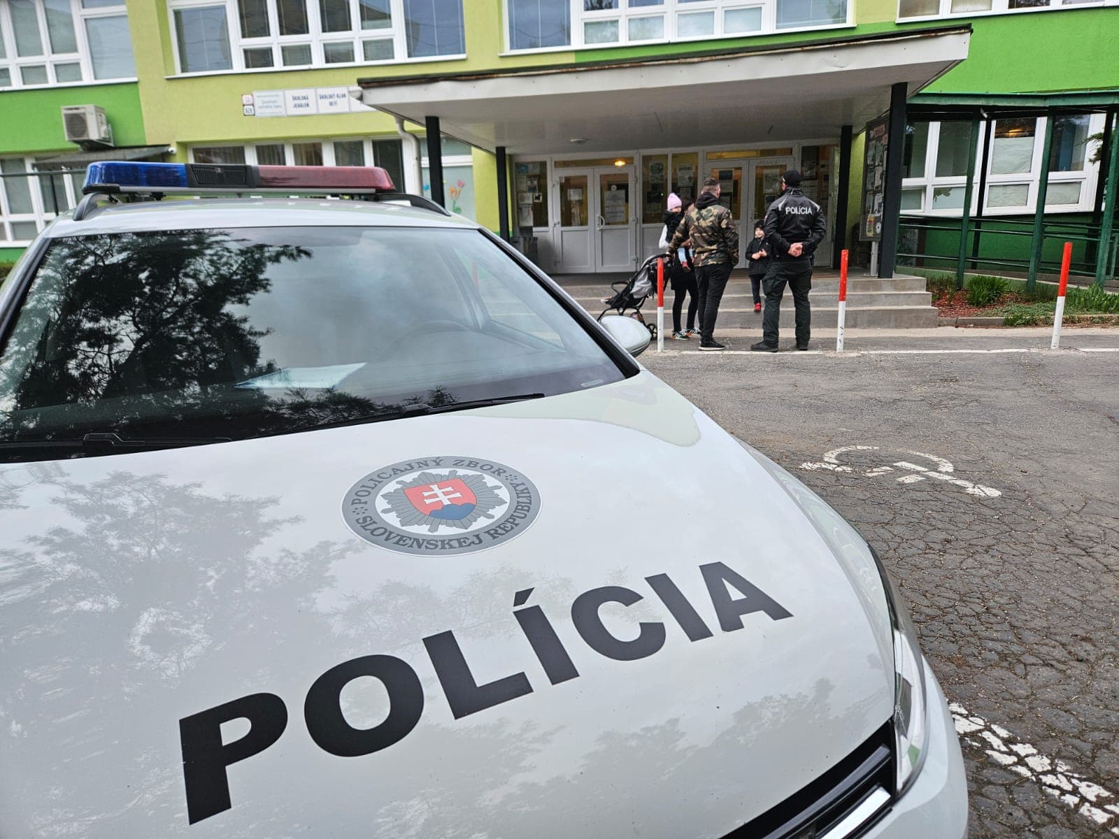 Prešovská polícia rieši sériu krádeží aj úmyselne podpálené auto, páchateľovi hrozí väzba